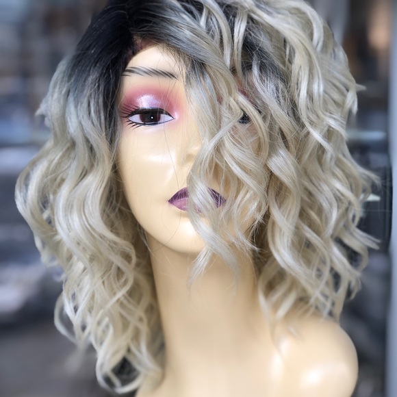 Short ombré blonde bob Lacefront wig curly - Picture 2 of 7